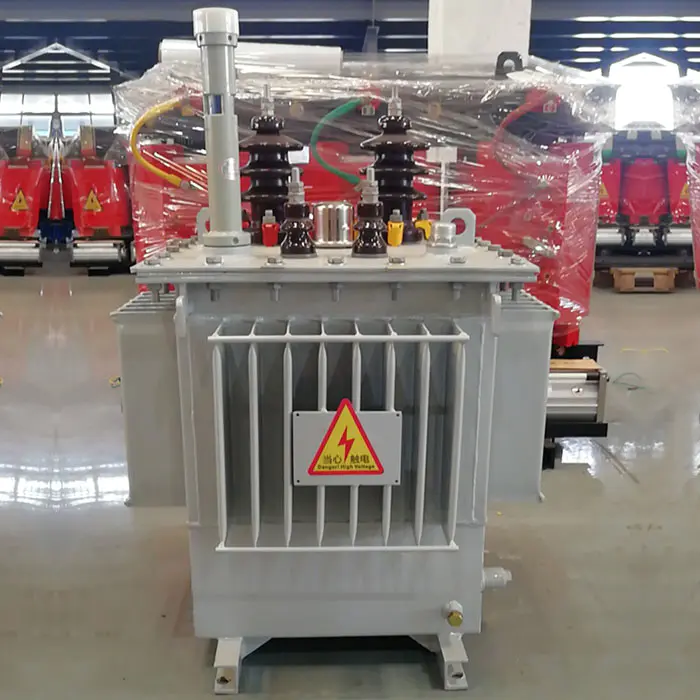 Transformador inmerso de aceite de 30 kVa
